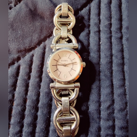 🎊FOSSIL Ladies Watch - Picture 2 of 7